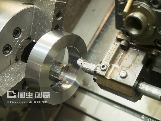 汽车用操作工加工模具和模具零件Operator machining mold and die parts for automotive